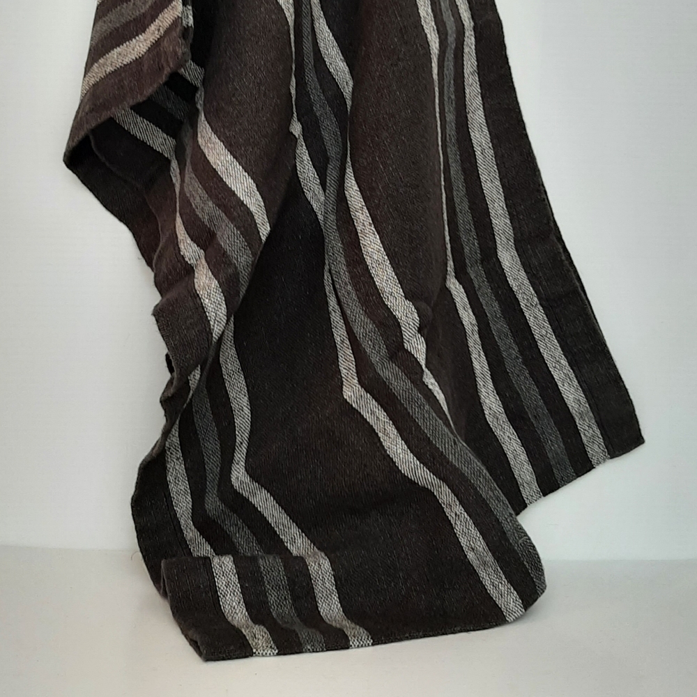 **Smith & Hawkins 18" x 60" 100% Linen Table Runner